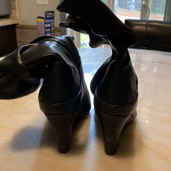 Women’s size 7 1/2 black wedge boots, mid calf - Picture 3 of 4